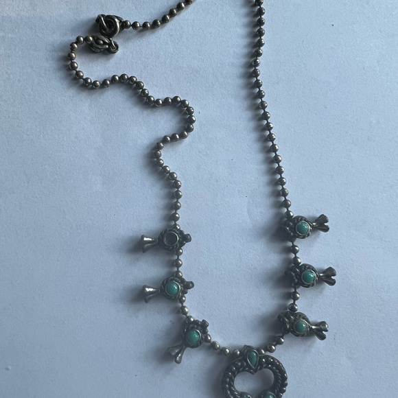 Vintage silver tone Squash blossom style necklace with turquoise color beads - Picture 7 of 13